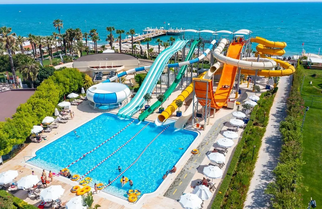 Bellis Deluxe Hotel & Heated For Winter Aqua Park-1